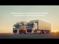  Стоя на двух зеркалах движущихся на заднем ходу в противоположном направлении грузовиков «Volvo FM», Жан-Клод Ванн Дамм спокойно и уверенно исполняет свой знаменитый шпагат.